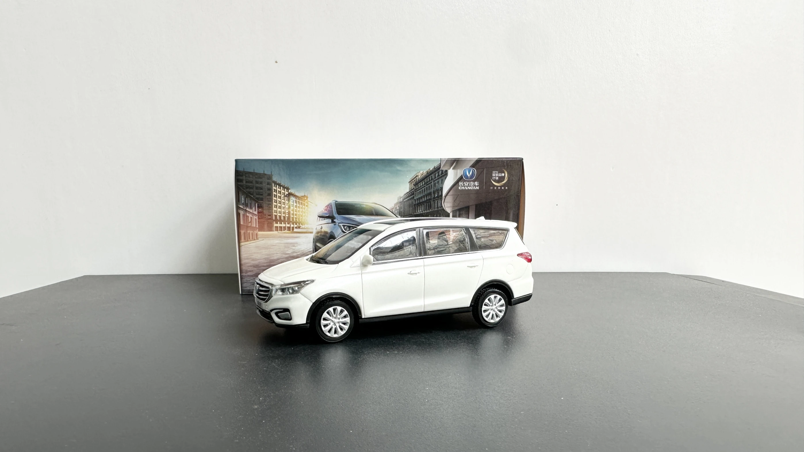 1:43 Original Changan, nuevo Benben, Lingxuan CX70 Yuexiang V7 molde de coche modelo de simulación de plástico con retroceso