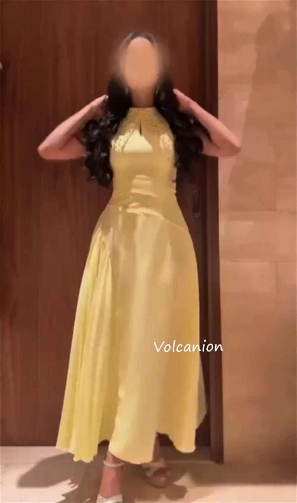 Шифоновые платья миди трапециевидной формы с высоким воротником и бисером по индивидуальному заказу. Простые модные платья для выпускного вечера.