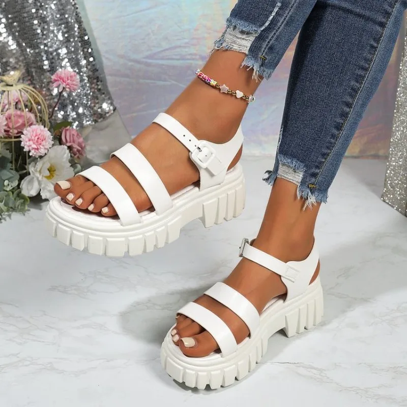 

Summer Solid Color Round Head Chunky Heel Casual Style Thick Bottom Women's Large Size Sandals Buckle Strap Mouth Shoe