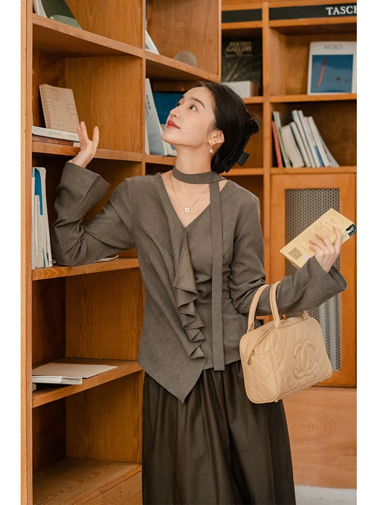 

Уникальный дизайн, женский топ с длинным рукавом и V-образным вырезом, с кружевной отделкой по краю, глубокий V-образный вырез, осенне-зимняя модная одежда из хлопка.