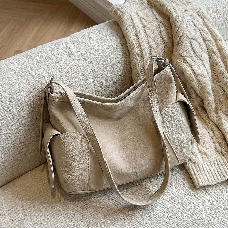 

Левая сторона, женская замшевая сумка через плечо, лоскутная карманная дизайнерская маленькая повседневная сумка на плечо, модная повседневная сумка-тоут 2026