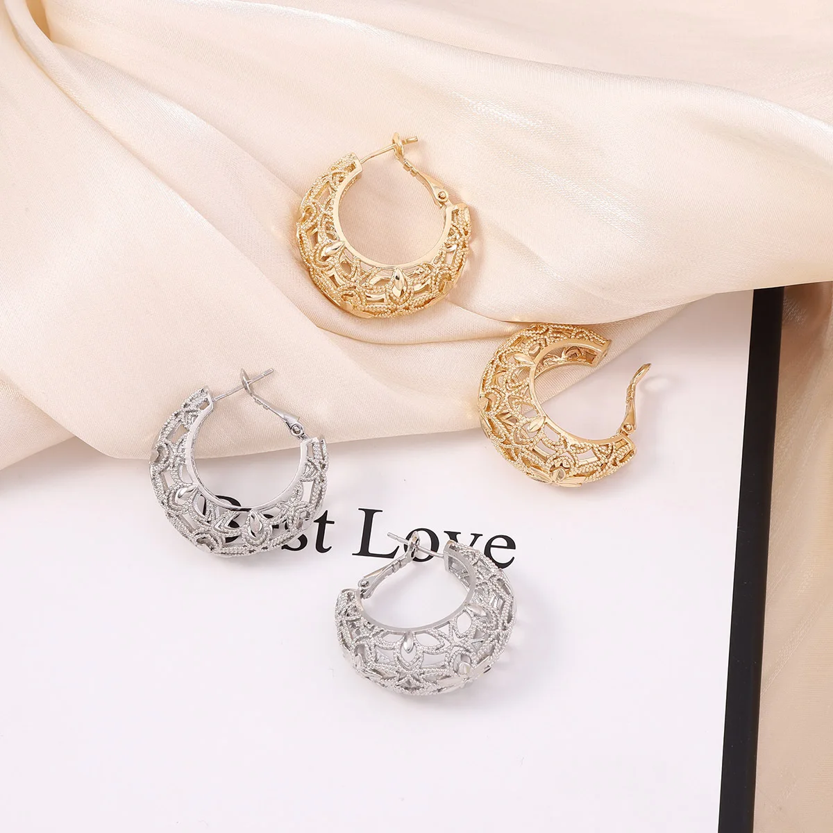 Hong Kong style retro irregular hollow court pattern circle earrings, geometric temperament Miao style ear buckles