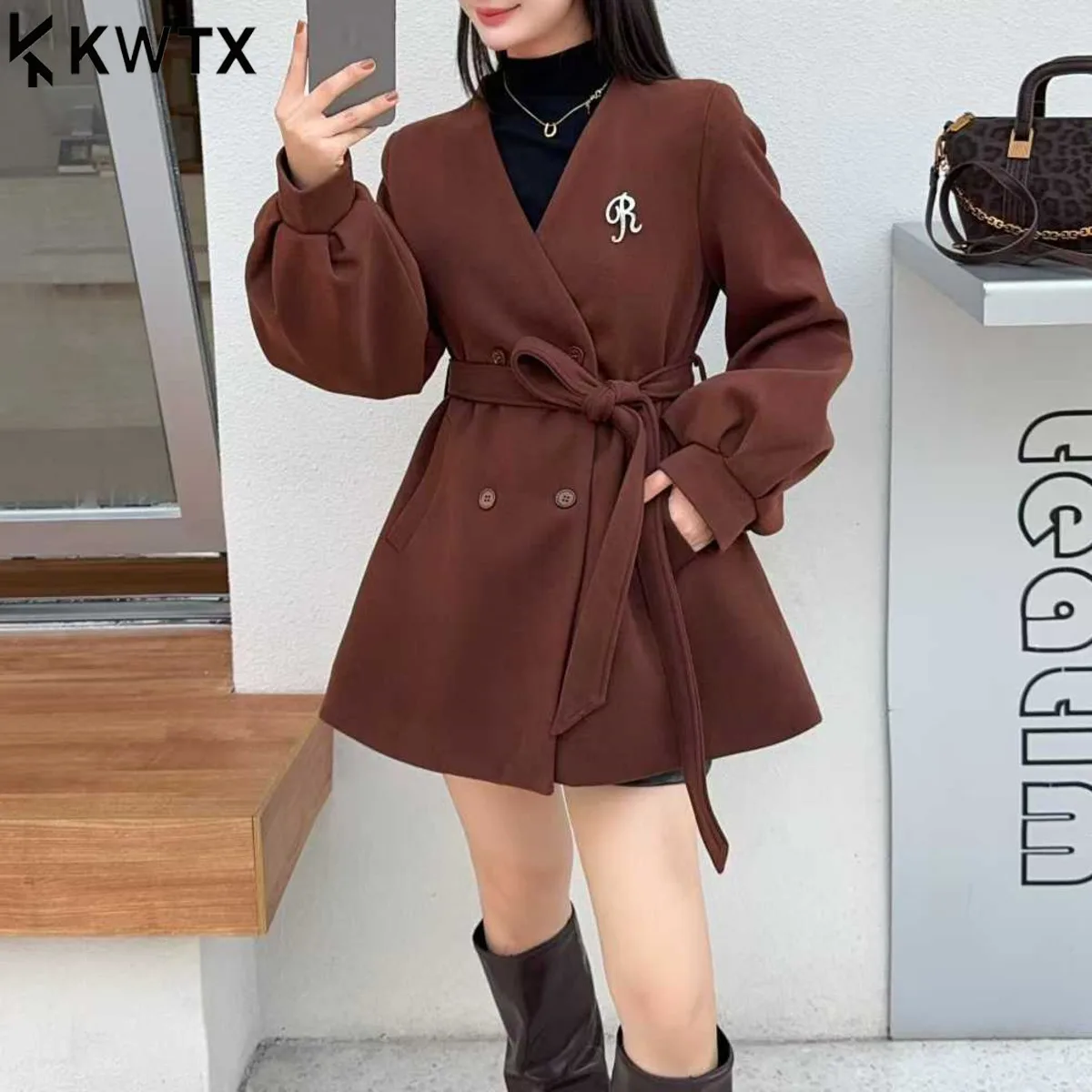 

KWTX 2025 New Autumn Winter Women’s Wool Coat Double Breasted Belted V-Neck Lantern Sleeves Brooch Pockets Vintage Elegant