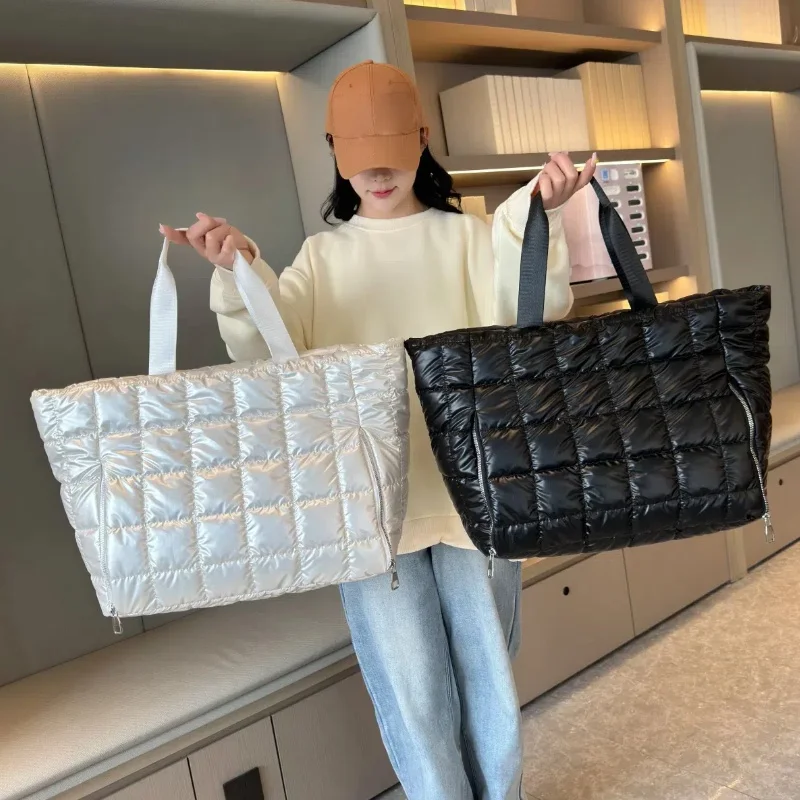

Fashionable Travel Tote Bag,zipper Closure,Quilted Casual Shoulder Bag,suitable for Travel,daily Commuting,sports and Fitness