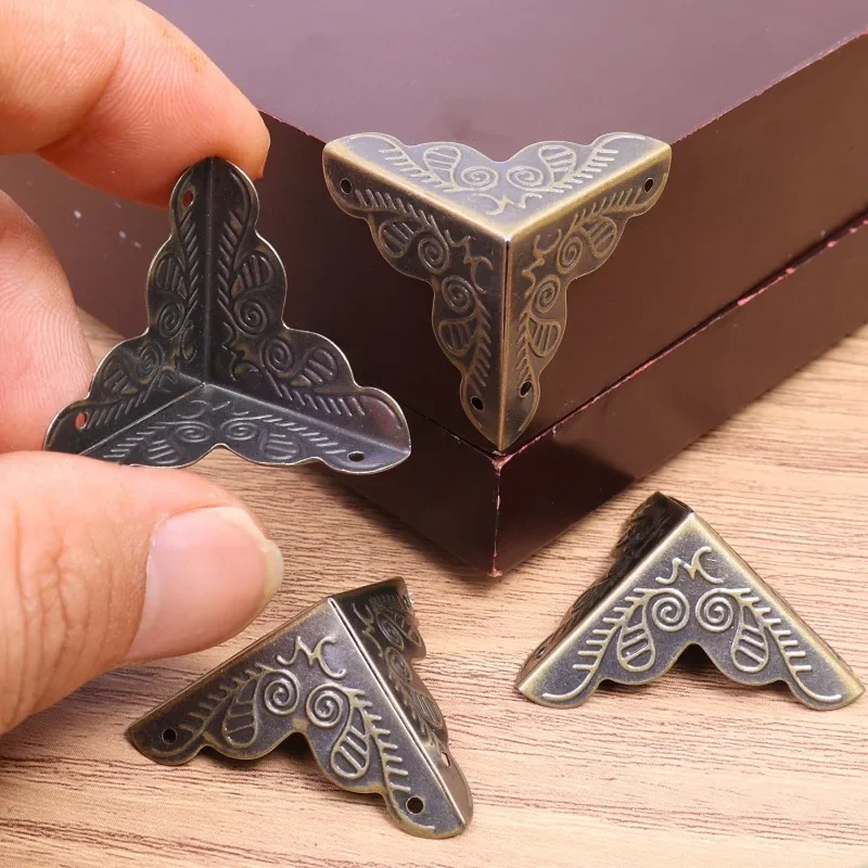 새겨진 나무 상자 코너 보호대 금속 가장자리 코너 가드 커버 나사 나무 케이스 가구 드레서 테이블 장식