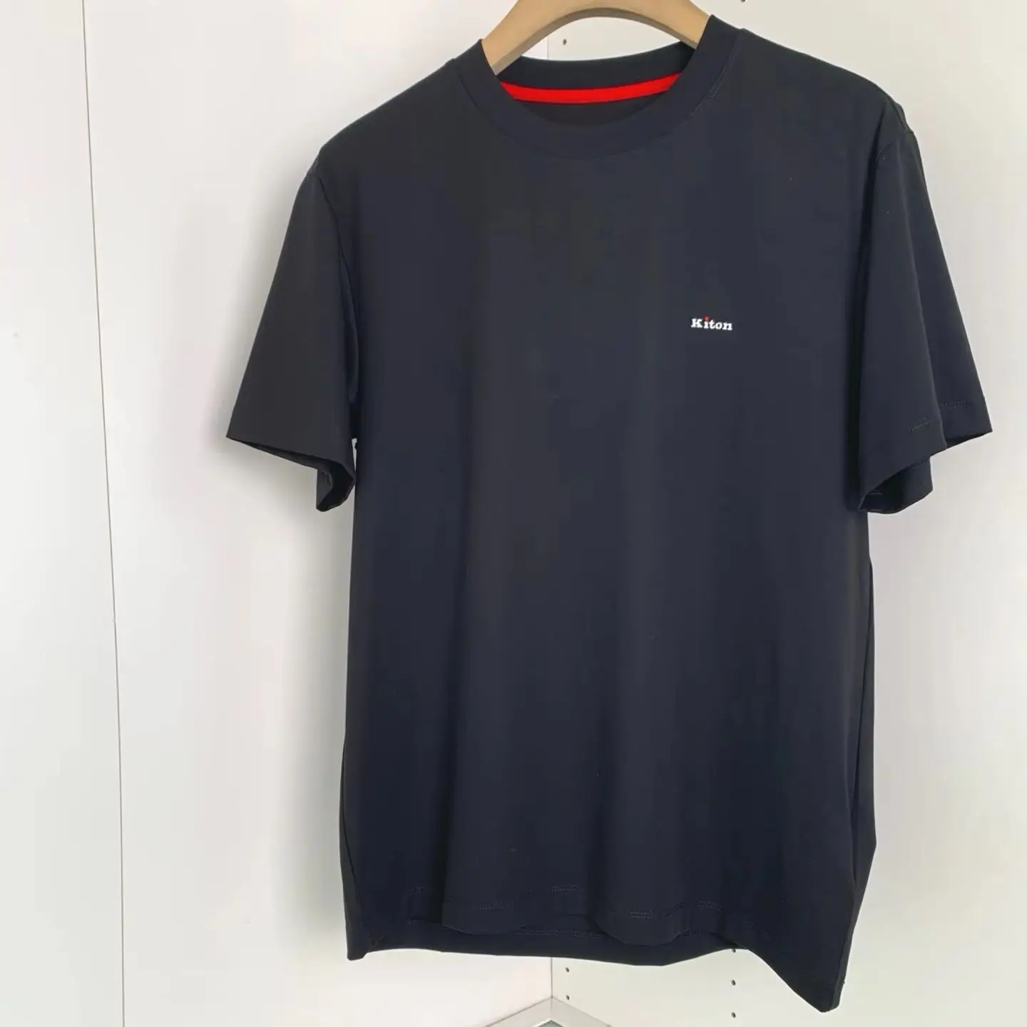 Kiton spring and summer classic style, chest letter logo embroidery embellishment, fashion sense crew neck short-sleeved T-shirt