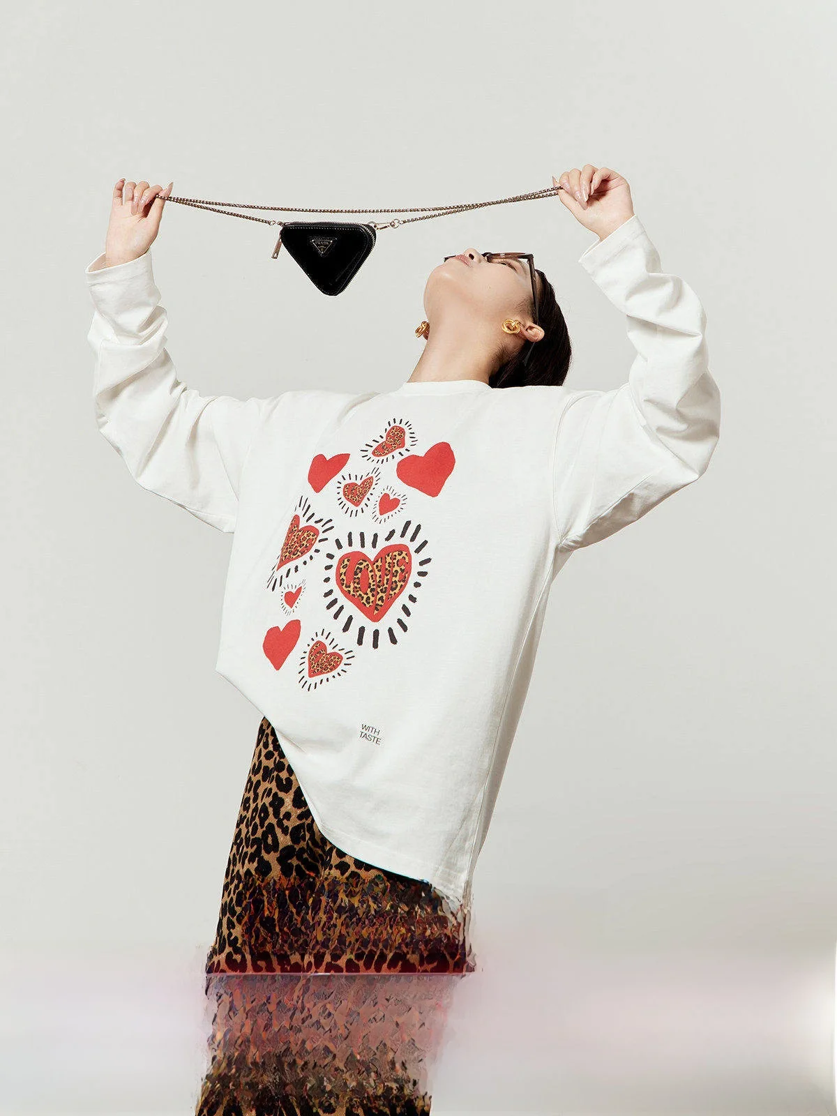 

White Long Sve T-irt Women's Loose Fit Heart And Leopard Print Casual Sle Breathable Cotton Autumn New Arrival