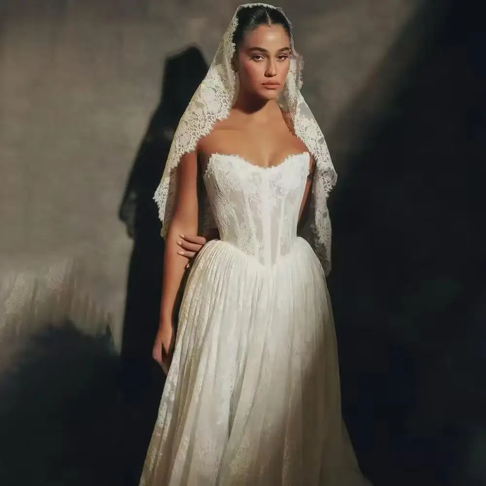 

Vintage Lace Wedding Dress A-Line Strapless Appliques Princess Bridal Gown V Corset 3D Flower Ball Bride Gown Customized