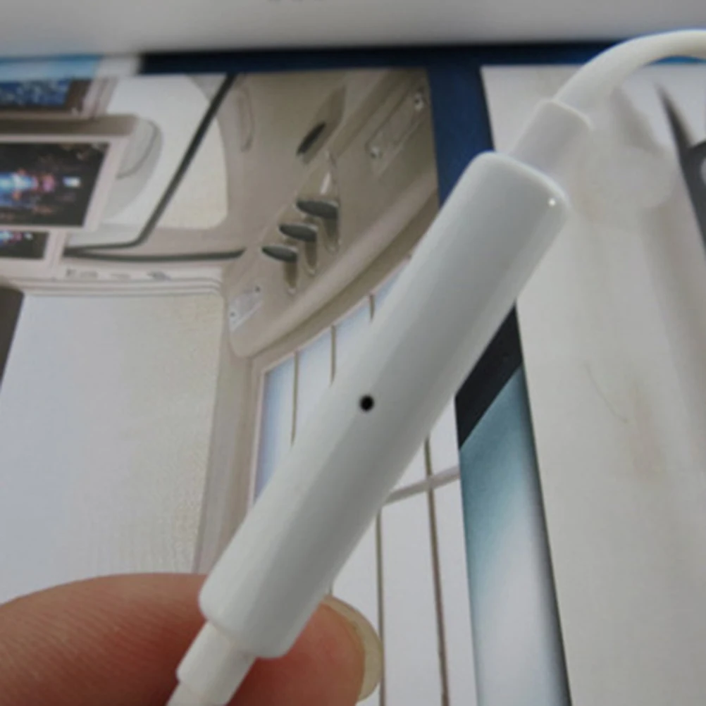 

Stereo in-Ear Headphones Headset White Silicone Earcaps Built-in Mic Noise-Isolating Sweatproof Earphones Ideal for Sports