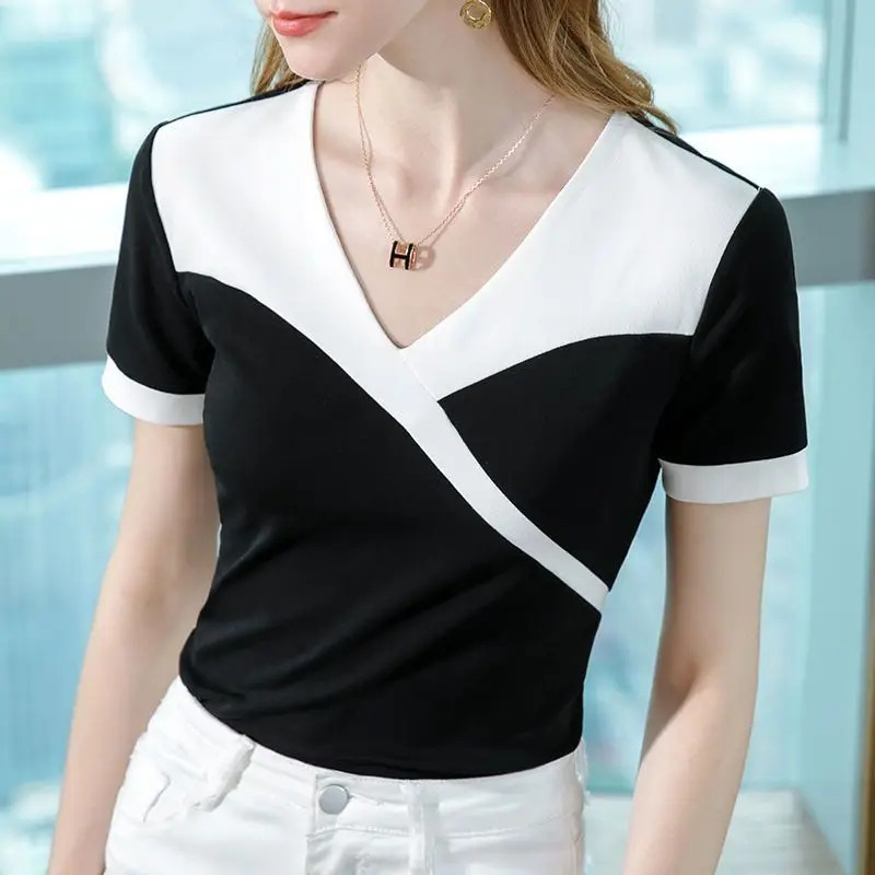 Fashion Temperament Simple Versatile Korean Black White Panelled V-neck Short Sleeved T-shirt Women\'s Summer New Slim Thin Top