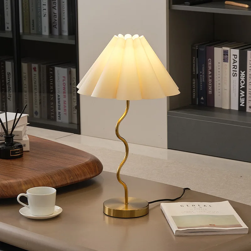 Pleated Petal Fabric Table Lamps Modern Bedroom Living Room Bedside Study Lamp Interior Minimalist Decoration Night Desk Lights