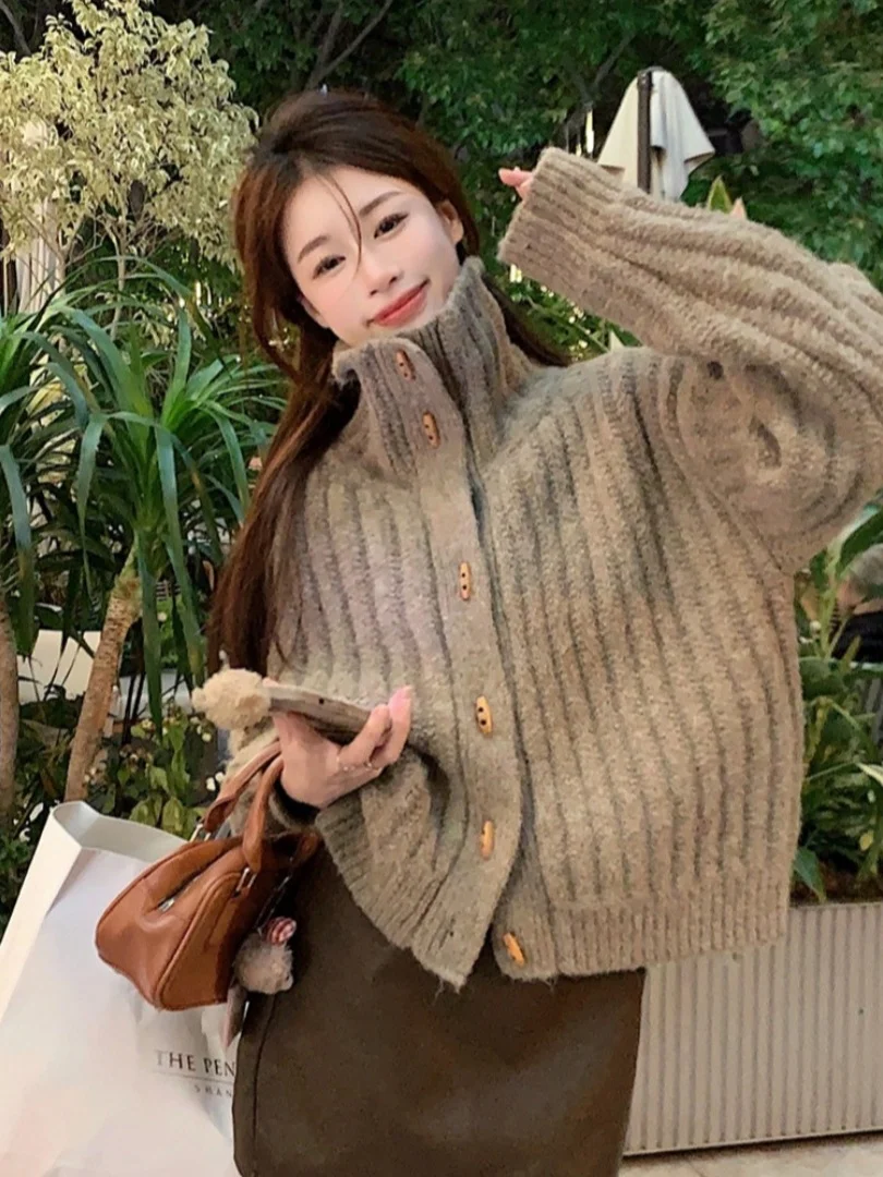 

Свободный женский вязаный свитер на пуговицах в стиле ретро, пальто с высоким воротником, осенняя верхняя одежда Lazy Sle, мягкая полоска в полоску