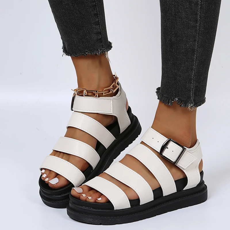 Elegante Outdoor Zwart En Wit Vrouwen Helling Hak Dikke Zool Sandalen, Riem Gesp Platte Onderkant Zachte Zool Romeinse Sandalen Voor Vrouwen