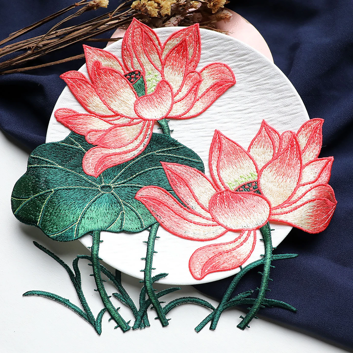 1 Stück Großer Lotus-Stickerei-Aufnäher - Exquisite Aufnäh-Applikation für DIY-Dekoration, Kleidung und Reparaturen