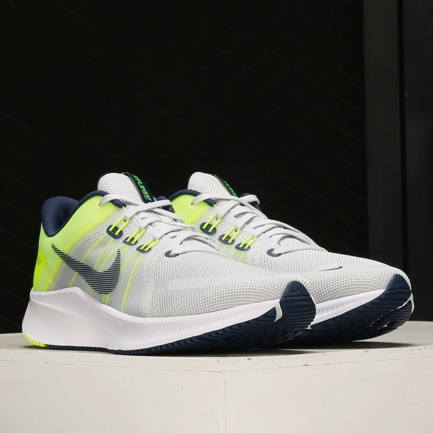 Tênis de corrida masculino Nike genuíno QUEST 4 em malha acolchoada DA1105-003