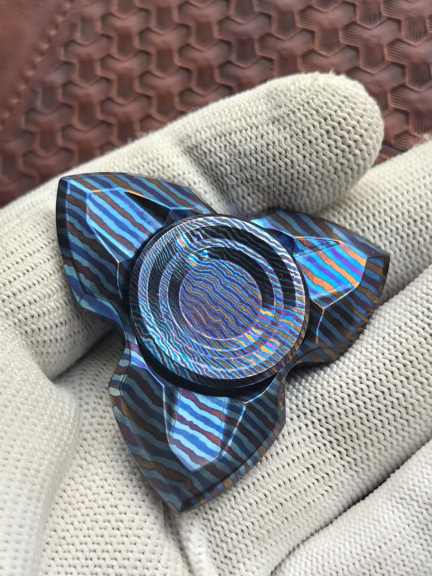 Used EDC Novo Apache XL Titanium Horse Apache Push Brand EDC Decompression Toy