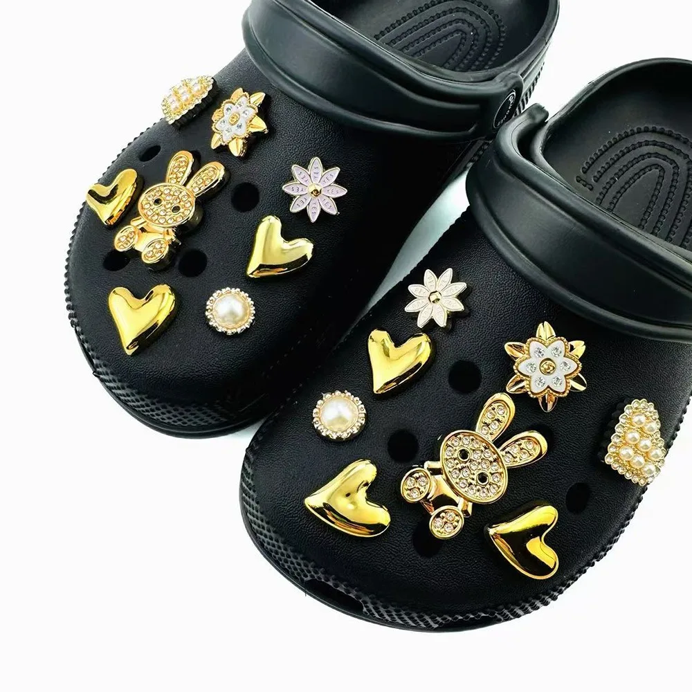 16-teiliges Sommer-Mode-Schuhcharms-Set, Zubehör für Clogs, Schuhschnallen, goldene Diamant-Kaninchen-Perlen-Blumen, DIY-Schuhdekorationen