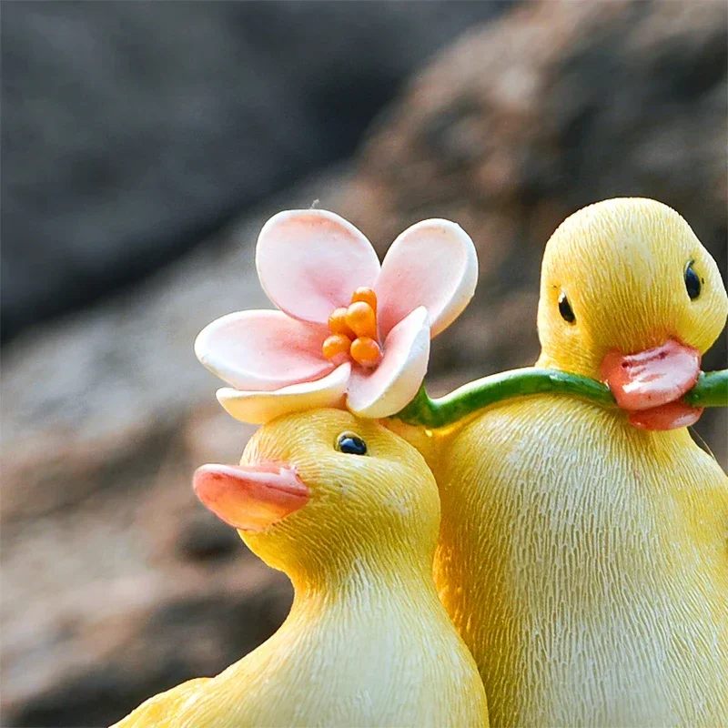 Cute duck decoration creative resin simulation animal micro-landscape garden sculpture couple decoration pond decoration crafts