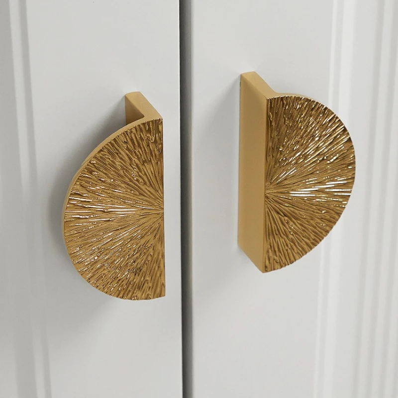 Brass Hammered Half-Round Cabinet Pulls – Light-Luxury Drawer and Wardrobe Handles in Electroplated Mid-Century Vintage Finish