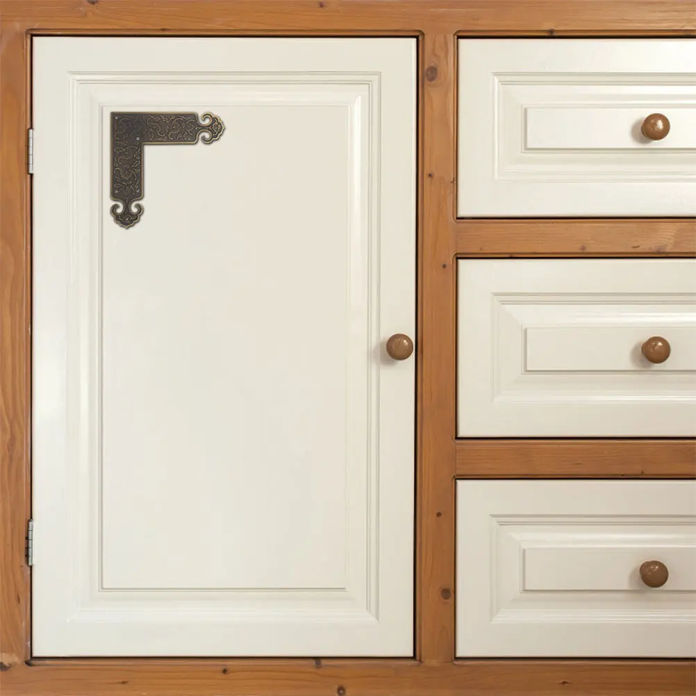 

2Pcs Furniture Braces Copper Corner Guards with L-Shaped Vintage Design for Cabinet Table Edge Protection Decorative