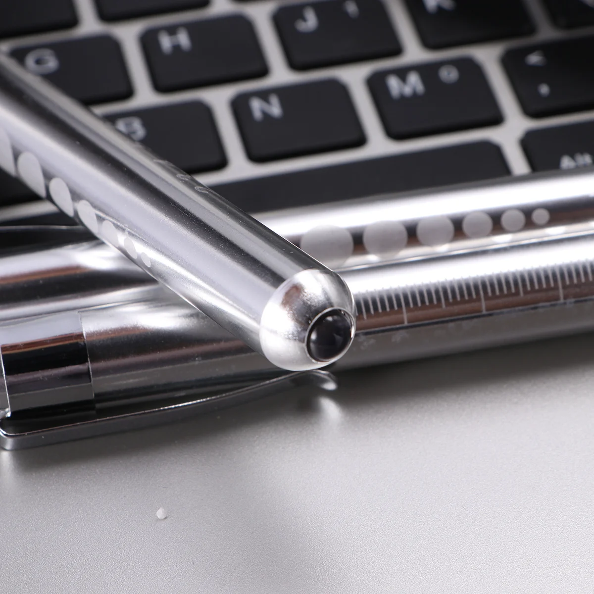 2Pcs Medical Pen Light Nurse Silver Pupil Gauge Metal Clip Durable for Doctors Nurses Nurse Medical Pen Light
