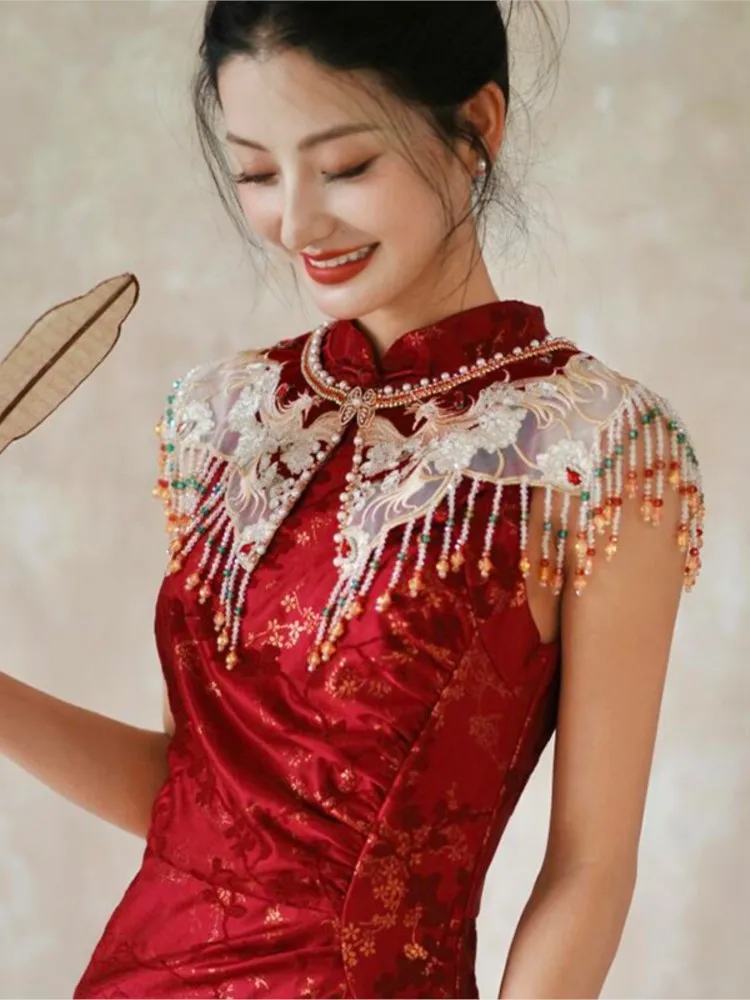 新しい中国風チャイナドレス、肩付きウェディング乾杯ドレス、ショール、赤いお祝いアクセサリー、タッセル、フェイクカラー、ニッチ
