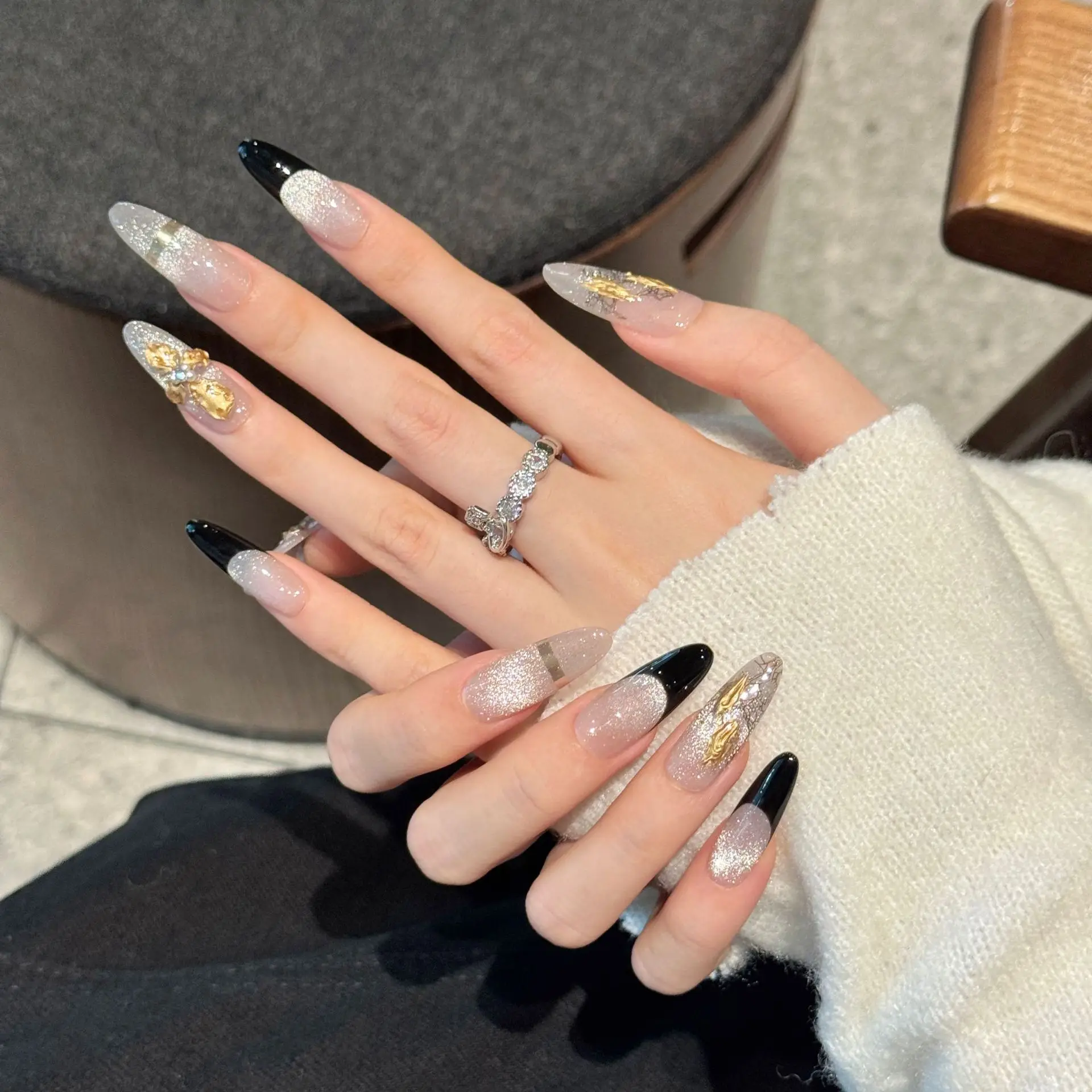10 szt. Złote Tipsy na Paznokcie Pełne Pokrycie Diamentowy Wzór Długie Owalne Ręcznie Robione Sztuczne Paznokcie Artystyczne Brokatowe Efekt Kociego Oka Naklejane Zestawy Sztucznych Paznokci