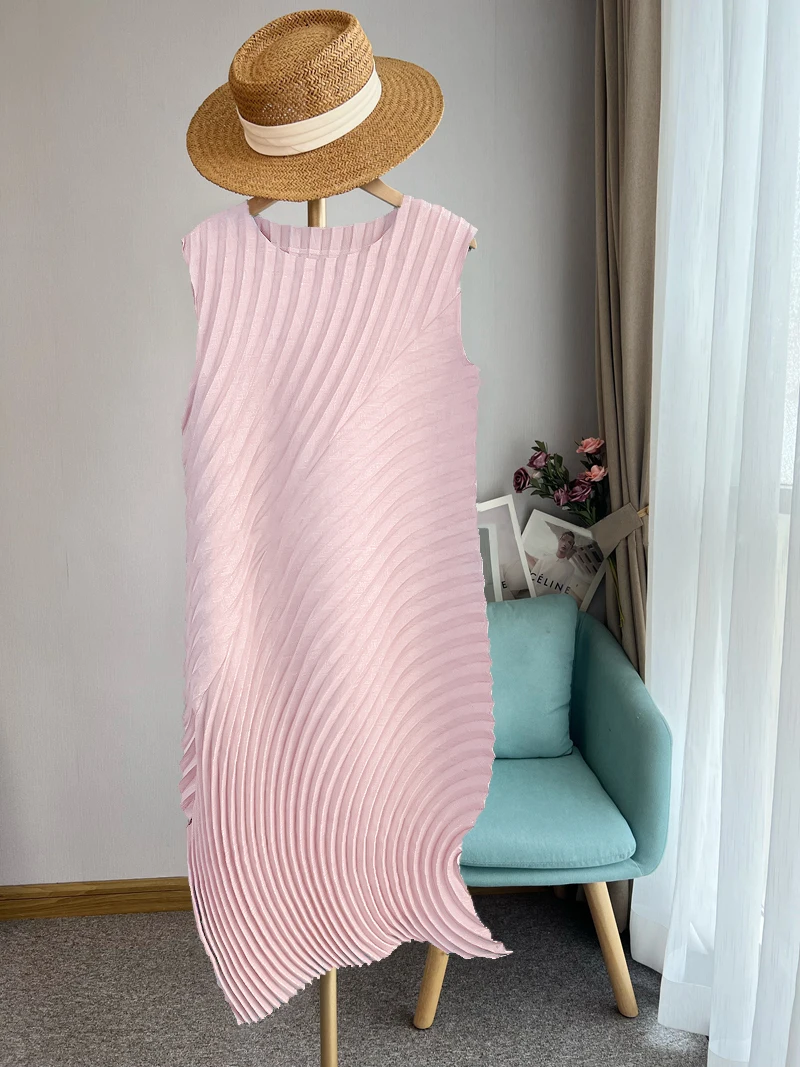 open lace back dress Pink Pleats Please Mini Dress, S – Elite Preloved main image 0
