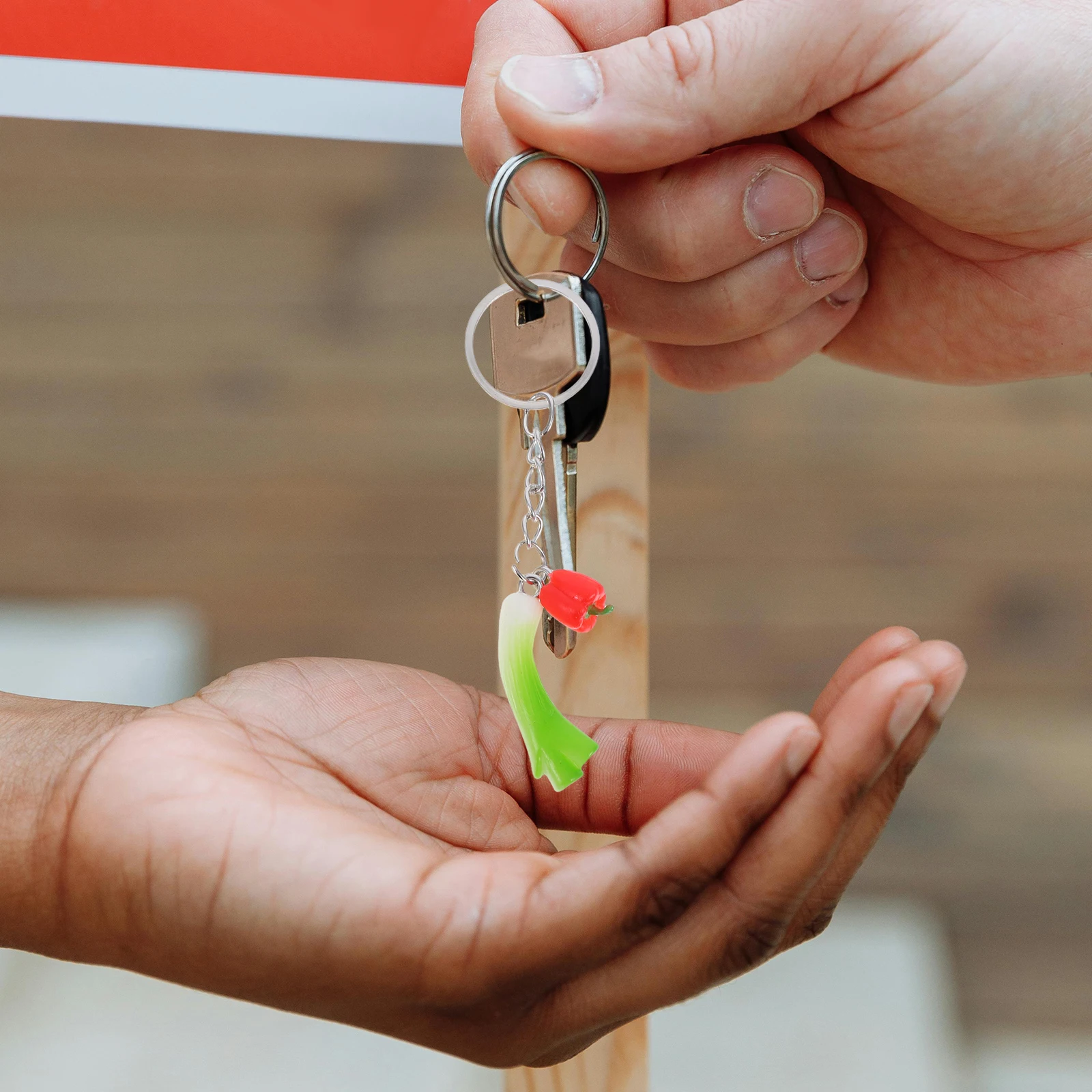 

6pcs Colorful Pepper Garlic Keychain High Simulation Vegetable Resin Chili Keyring Bag Pendant Fruit Car Keychains