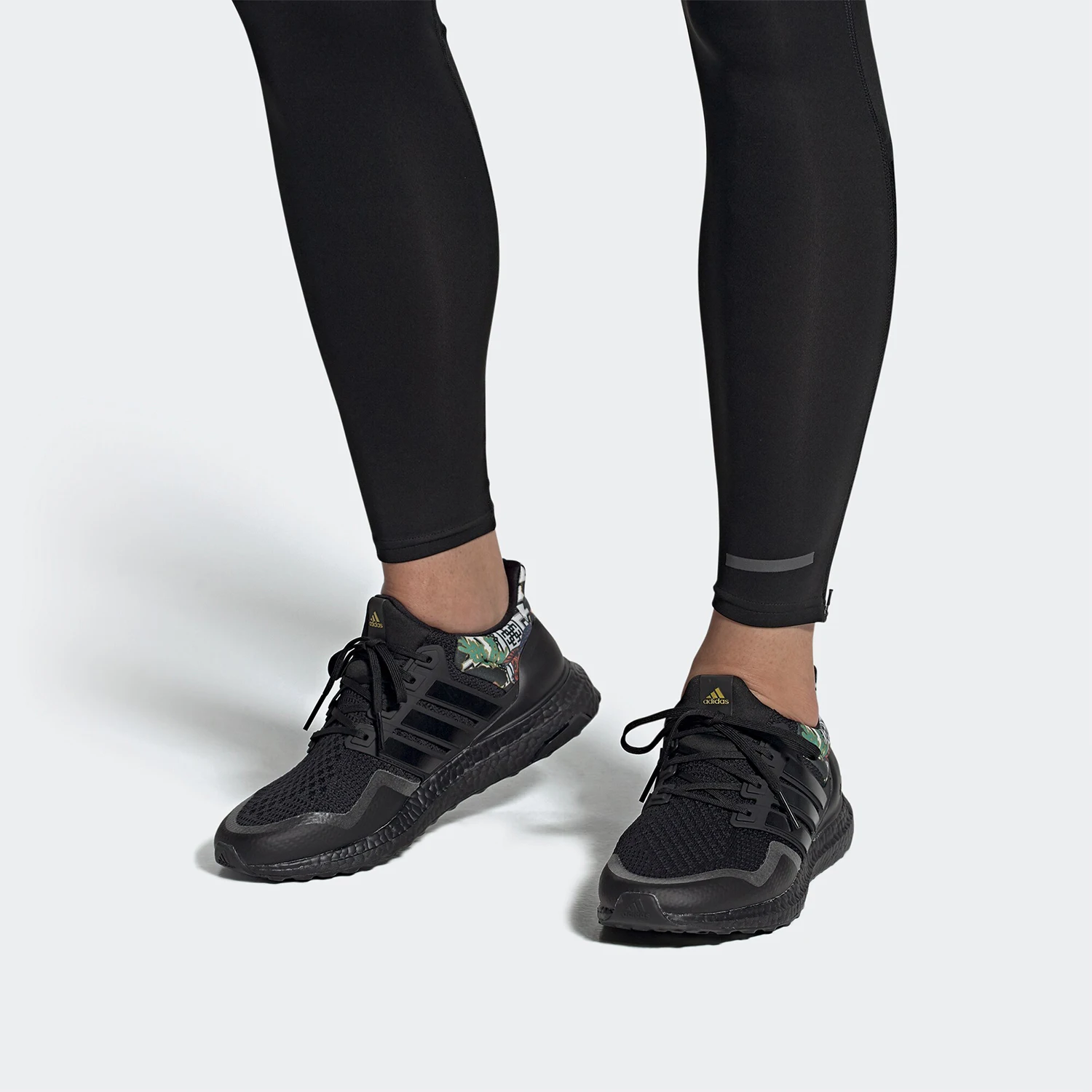 

Оригинальные кроссовки унисекс adidas UltraBOOST DNA 2020 FW4324