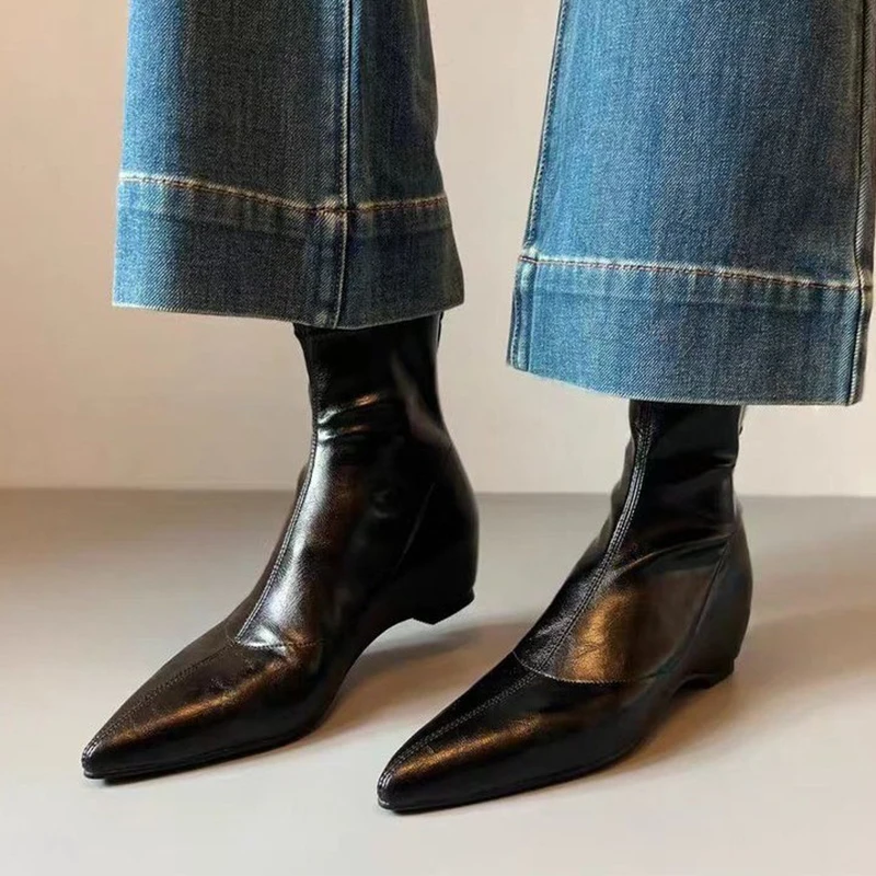 أشار تو النساء الشقق حذاء من الجلد مثير أحذية من الجلد 2025 الشتاء أنيقة البريدي تشيلسي الأحذية المشي الثلوج الأحذية Mujer Zapatos