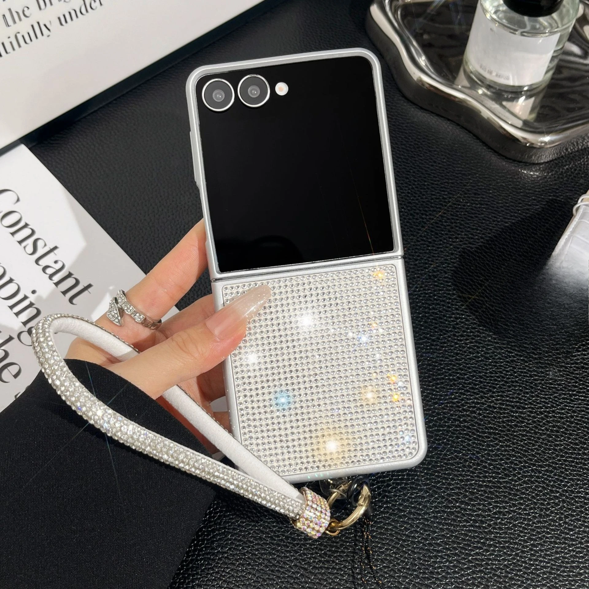 

Diamond Inlay Design Slim Phone Case For Samsung Galaxy Z Flip 7 6 5 4 3 Shockproof Protector Cover