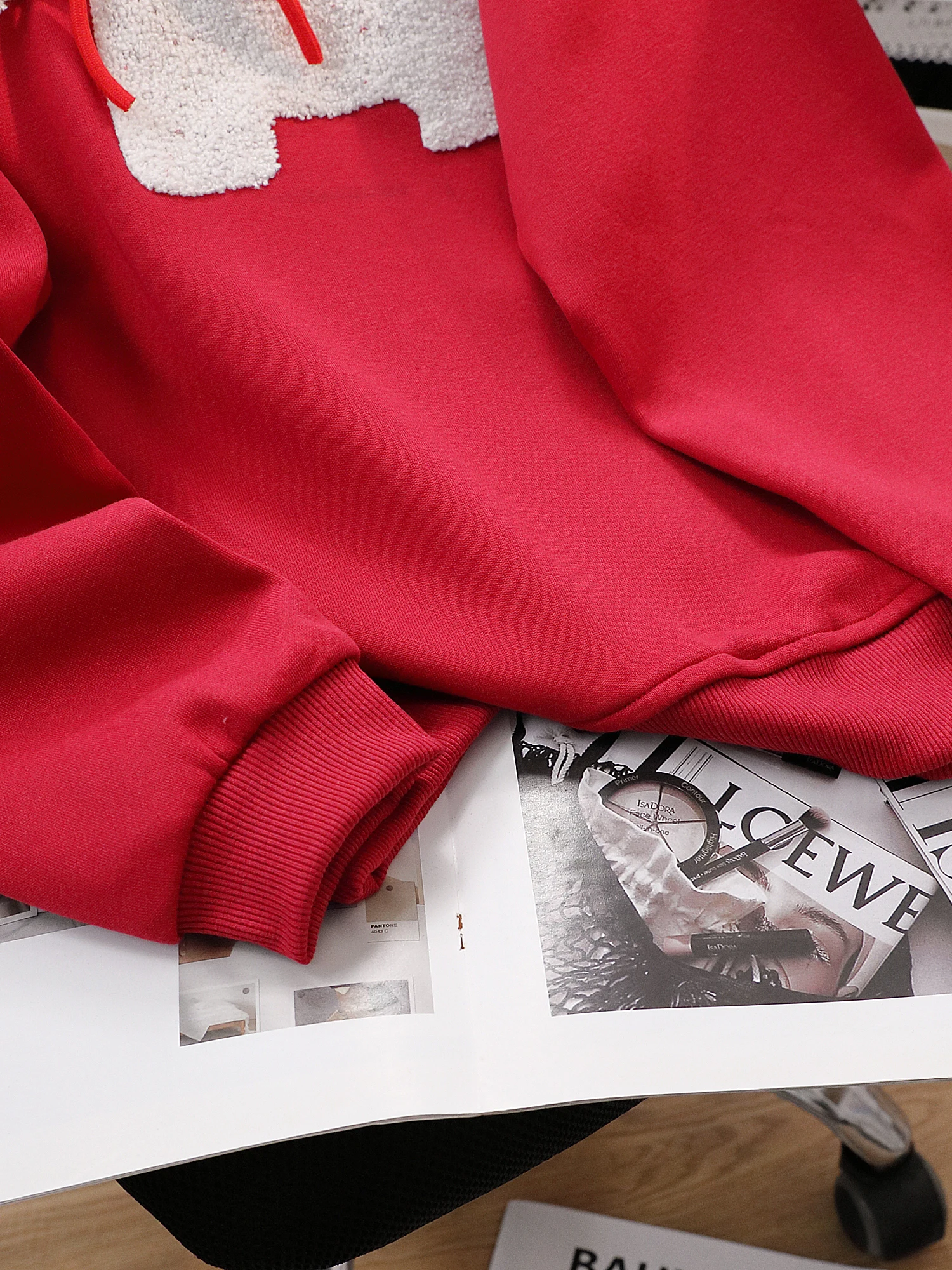 Otoño Invierno rojo bordado dibujos animados perro sudadera mujer suelta redonda Ne Sudadera con capucha Fce forrado Thiened Faionable Top