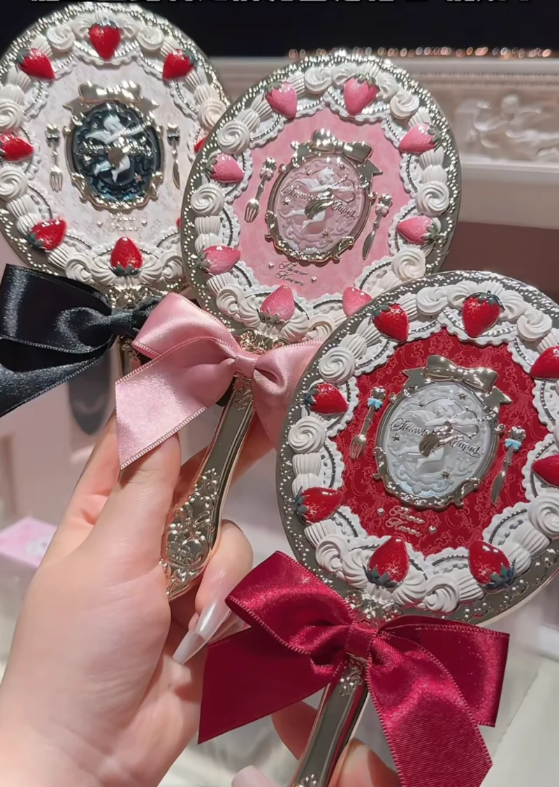La flor sabe el espejo de herramienta de maquillaje de espejo de mano de Cupido de fresa