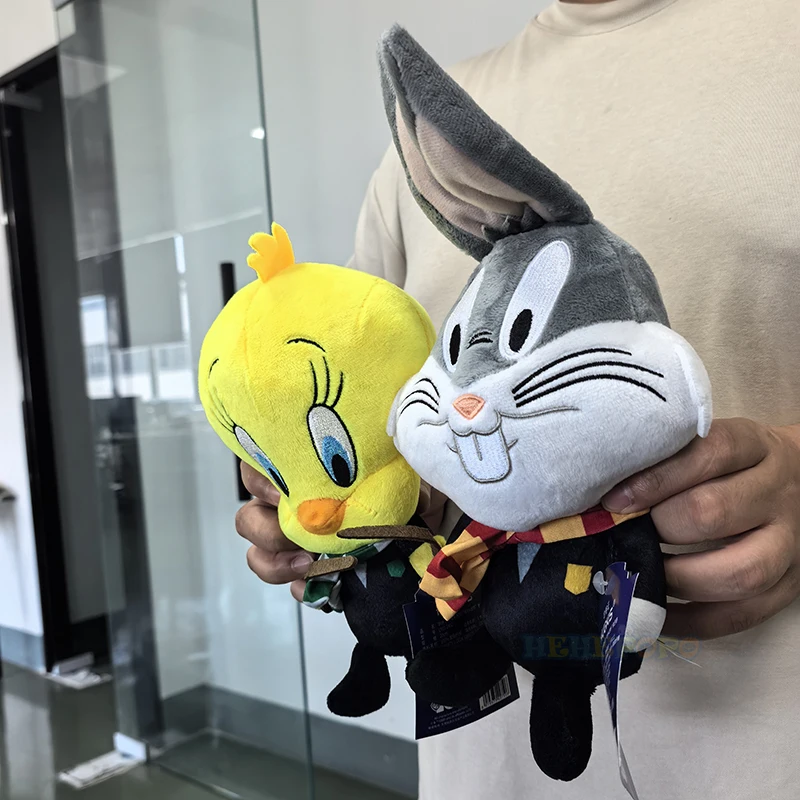 Limited Edition Harry Potter Tweety en Bugs Bunny Looney Tunes knuffels voor Warner Bros 100th Anniversary Collectors