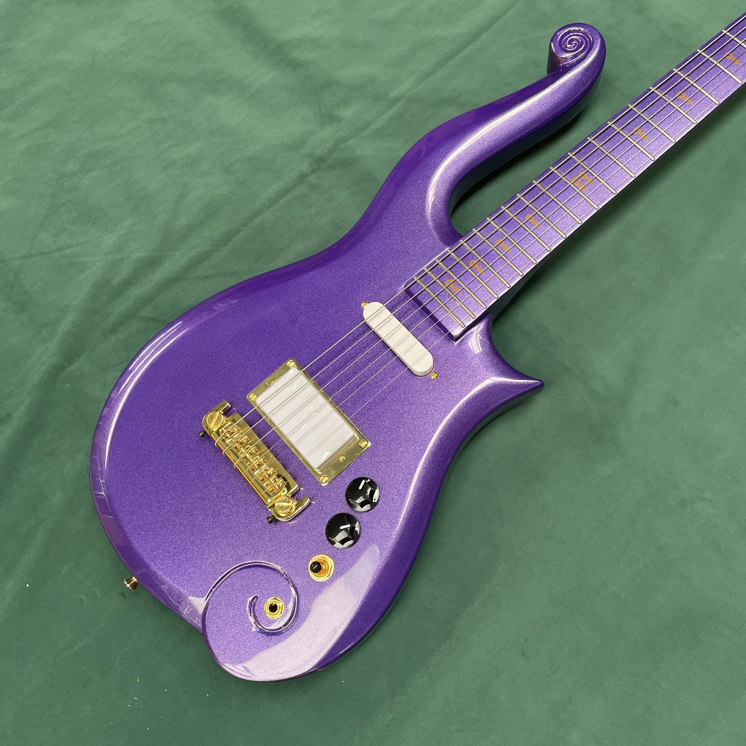 Purple 6-string electric guitar with a maple fingerboard and gold hardware guitars, a unique and trendy electric guitarra
