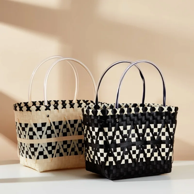 New Arrivals Plastic Woven Women\'s Handbag Fashion Black White Color Contrast Tote Bag Summer Travel Holiday Shopping Beach Bag