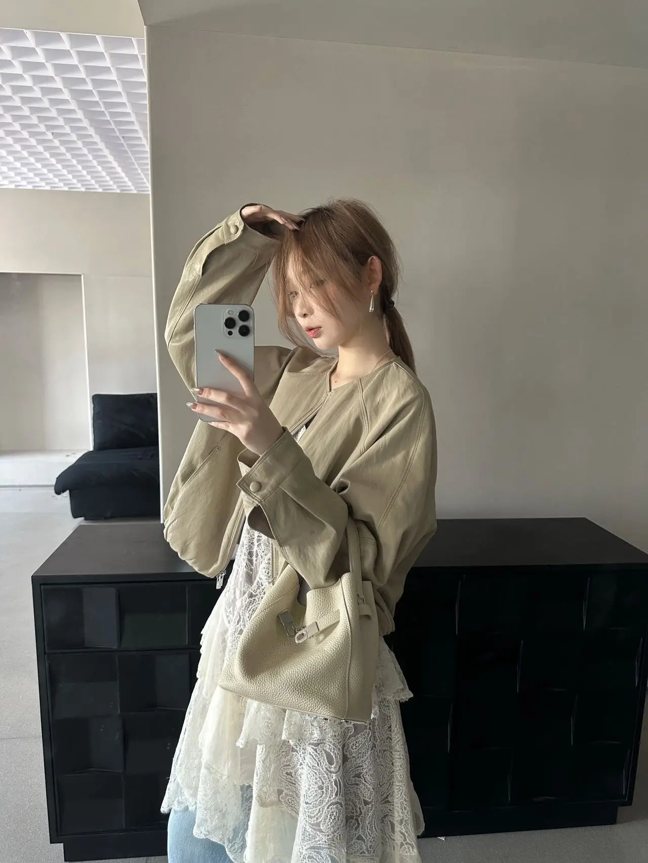 

Женская куртка Lilian Early Spring в стиле Хепберн из искусственной кожи с круглым вырезом, универсальная, для повседневной носки, с длинными рукавами, на молнии, однотонная