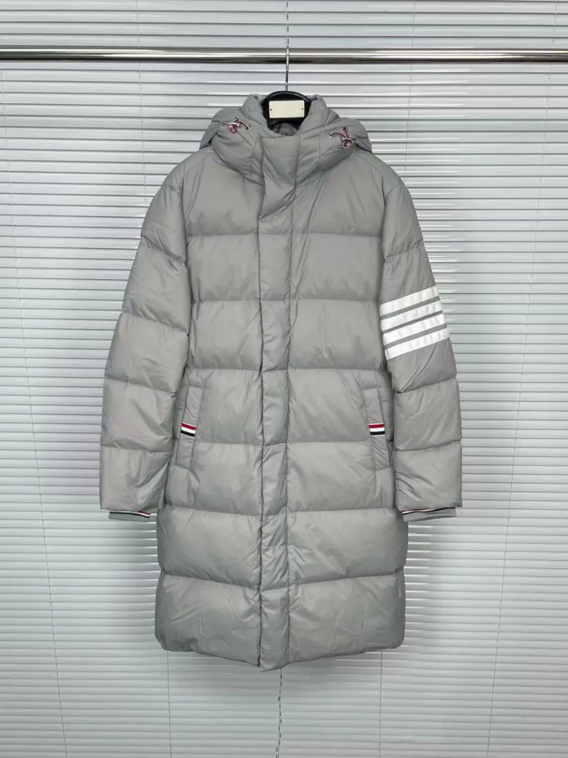 Hiver Thiened 90% blanc Du vers le bas à capuche Jaet mi-long quatre rayures grande taille vêtements d'extérieur amples manteau à la mode pour femmes