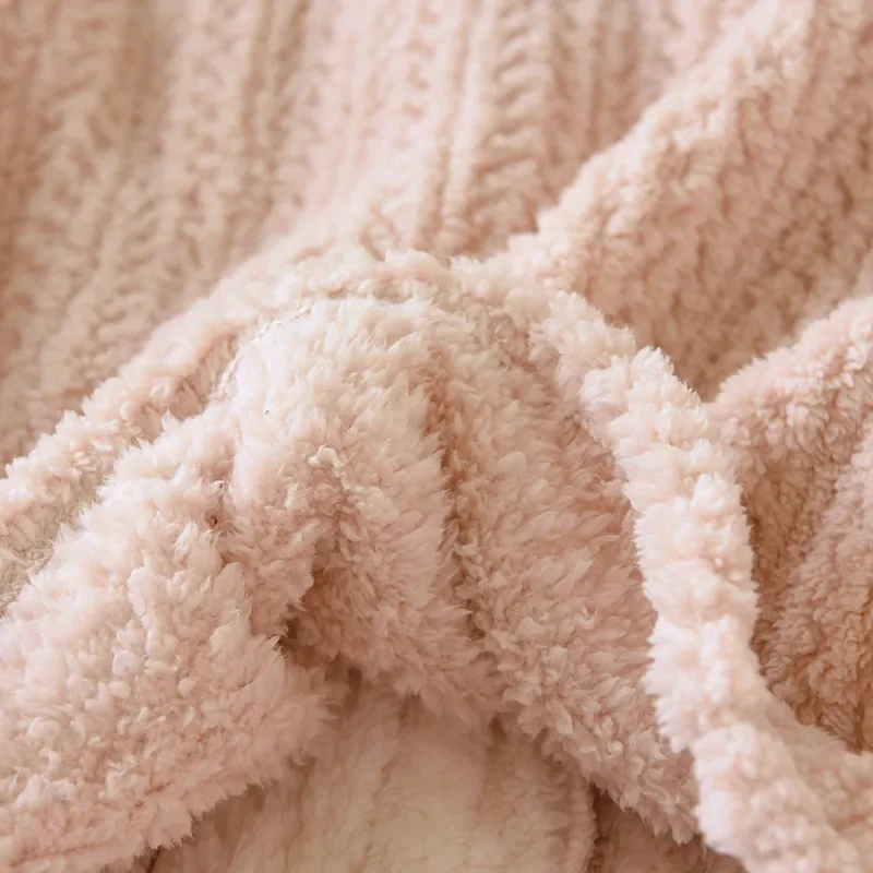 جديد خريف/شتاء 2025 بيجامات نسائية من الفلانيل برقبة على شكل حرف v سميكة ودافئة بأكمام طويلة سترة فضفاضة للمنزل قطعة واحدة