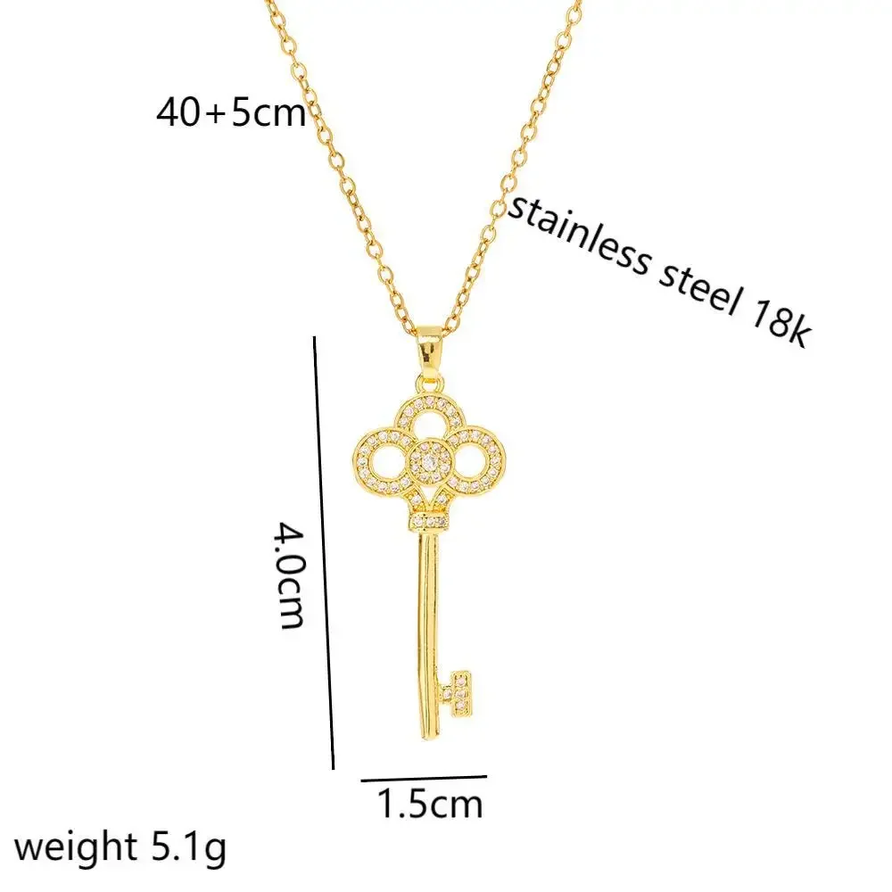 تمامًا مثل أنماط القمصان النسائية على Instagram، قلادة الترقوة بسيطة وعصرية