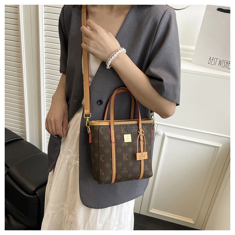 

Elegant Leather Tote Bag for Women with Large Capacity Minimalist Vintage Design and Trendy Paris Fashion