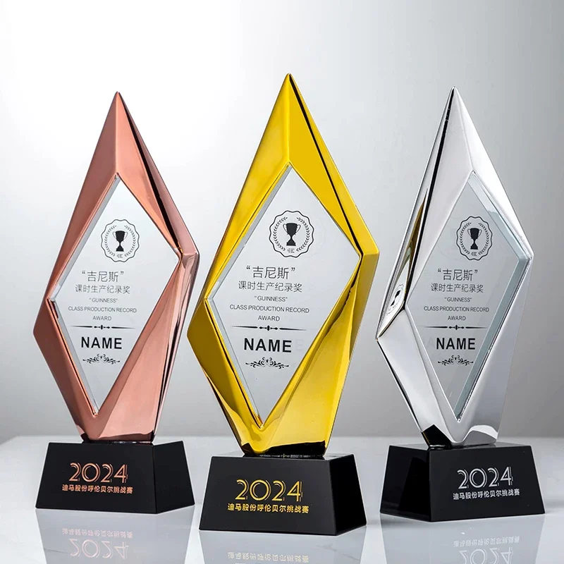 Trofeo de cristal personalizado creativo Premios de vidrio personalizados Logotipo gratuito Grabado Evento de empresa Recuerdos Premios para eventos deportivos