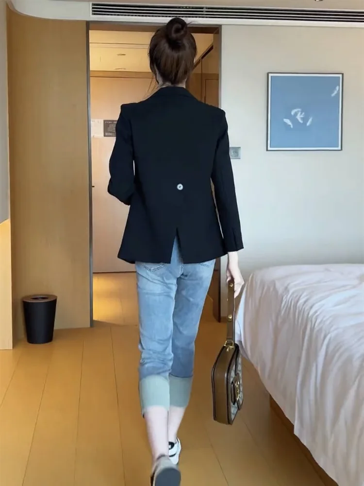 Casual Short Women's Suit Jacket 2026 Spring Fashion Design Sensation High Quality Small Western Style Top Button Pocket Detail