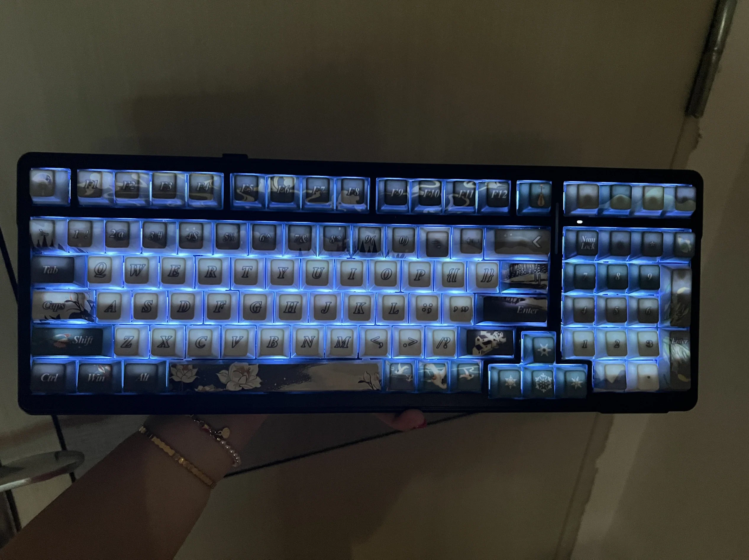 

Original factory high light transmission snow melting spring mountain keycap five-sided hot sublimation PBT