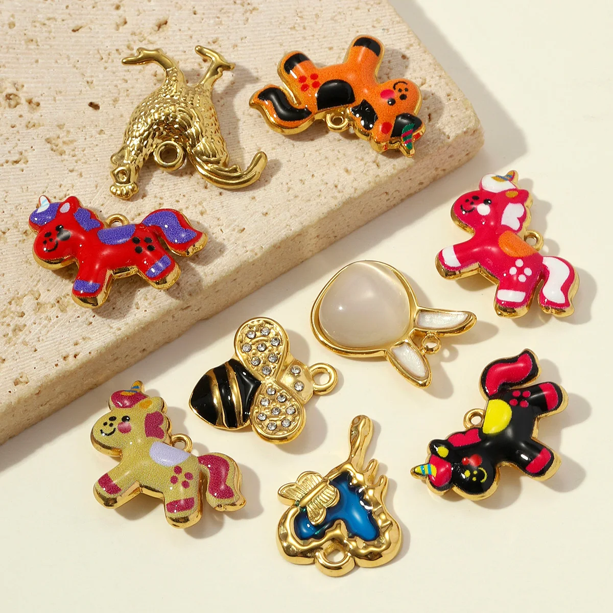 3pcs/Lot Stainless Steel Rocking Horse Rabbit DIY Charms Rhinestone Bee Rooster Necklace Pendants Woman Heart Jewelry Wholesale