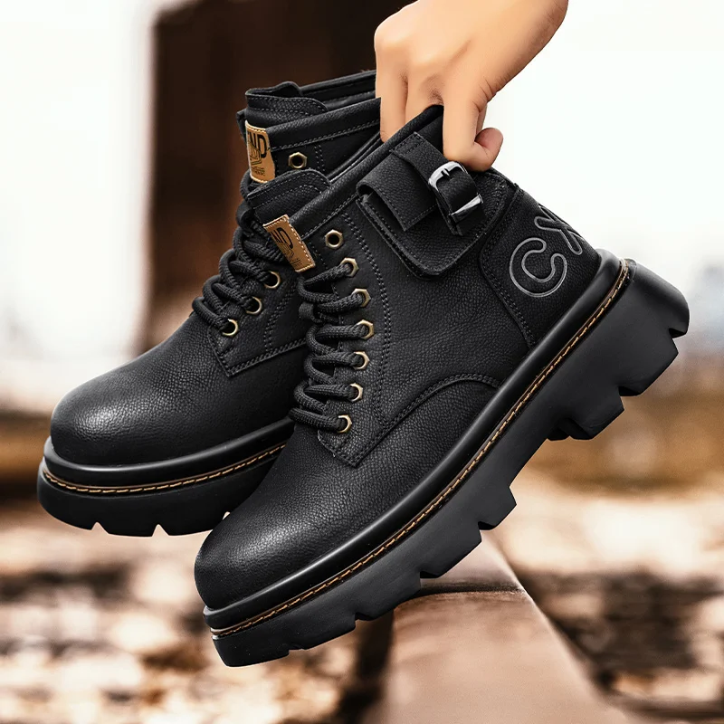 نمط جديد أحذية الموضة للرجال العصرية زخرفة المعادن دراجة نارية أحذية مريحة عالية أعلى حذاء كاجوال الرجال المشي أحذية رياضية