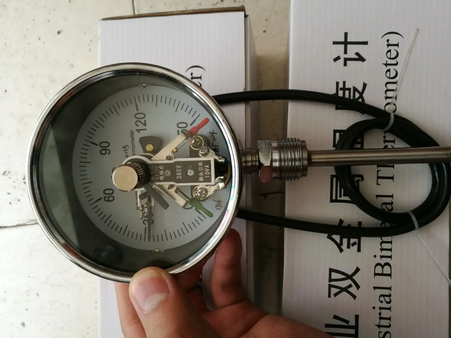 Custom electric contact bimetal thermometer thermometer WSSX-411 upper and lower limit control 100/150 degrees