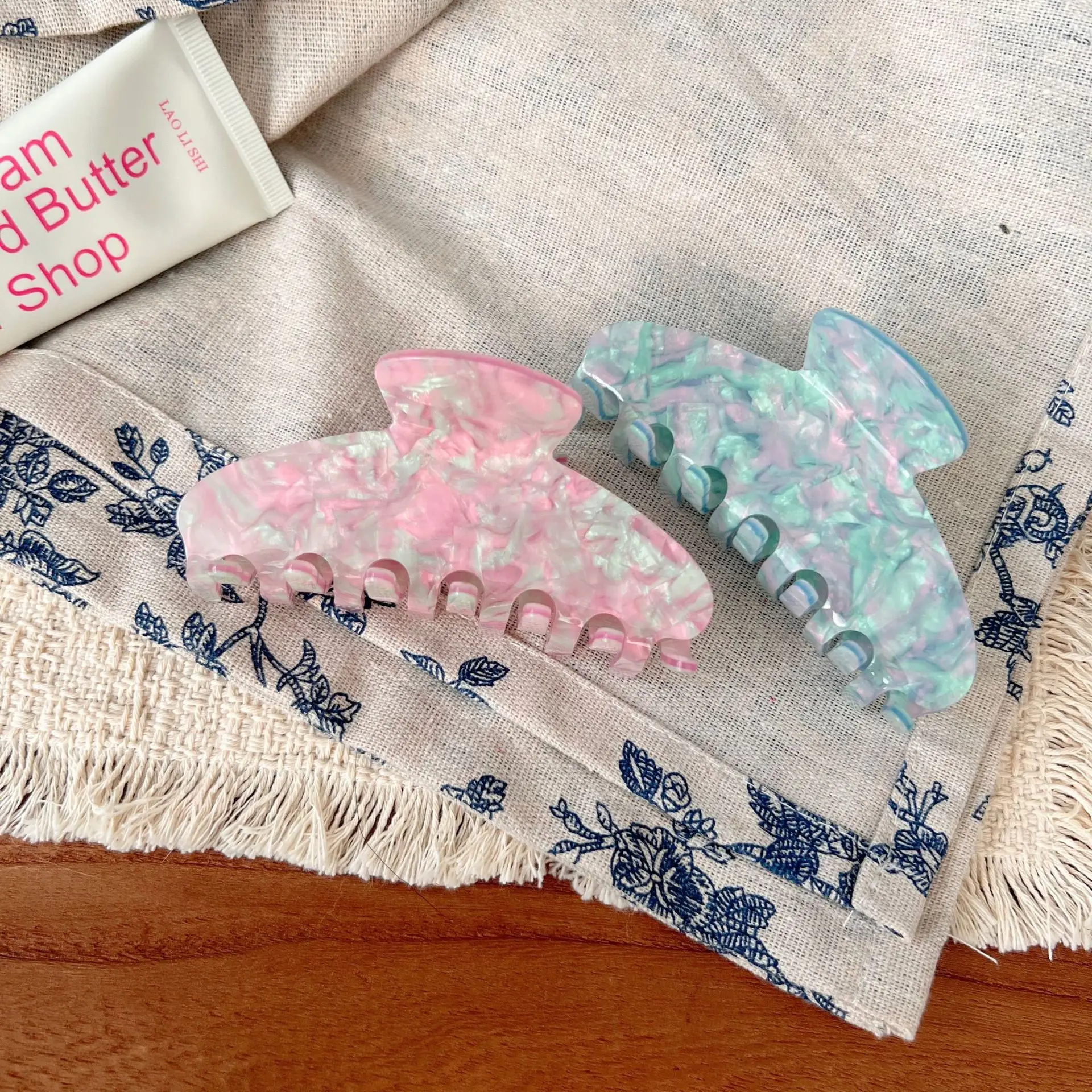 

2026 New Classic Style Fresh Mixing Colors Hair Claw Elegance Acetate Hair Claw Clips Hair Accessories for Women Girls