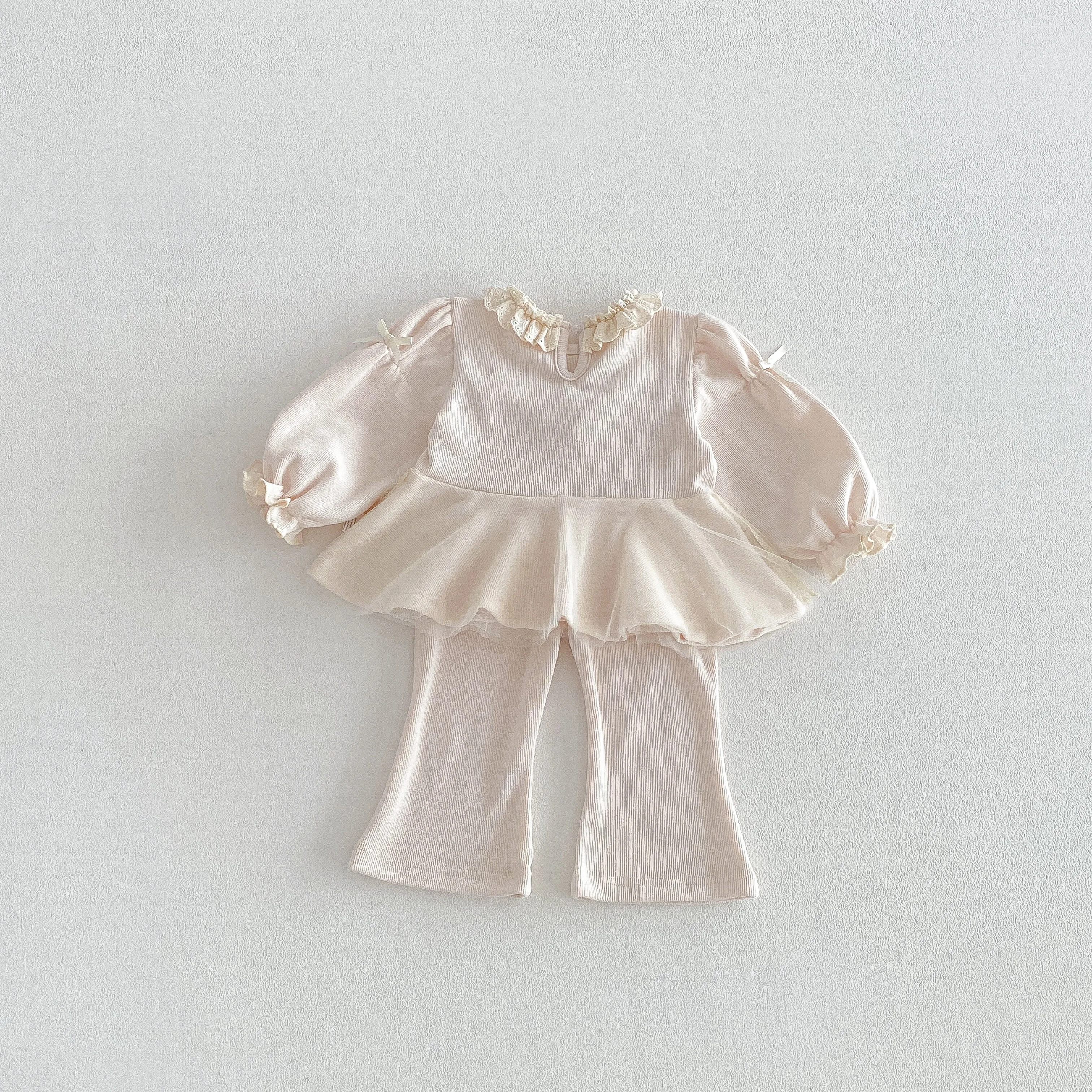 Mädchen-Mode-Set 2026 im koreanischen Stil für Frühling-Herbst, Netzschal, Schleifenbluse mit ausgestellter Hose - Zweiteiliges Set für Mädchen – Detail 3